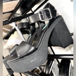 🖤2/$30 NEW chunky platform sandal heels